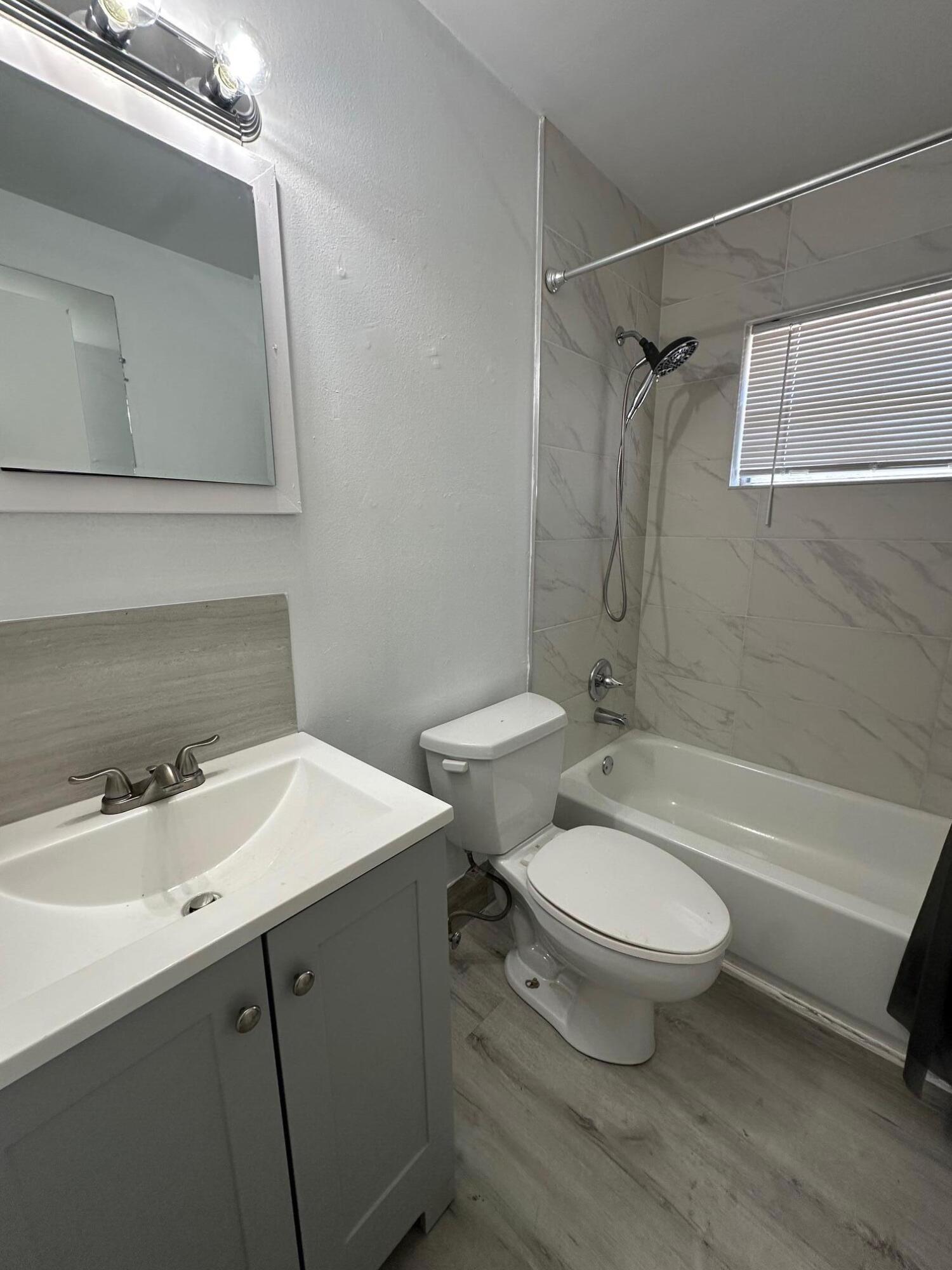 PALM BEACH FARMS CO 7 - Residential Lease