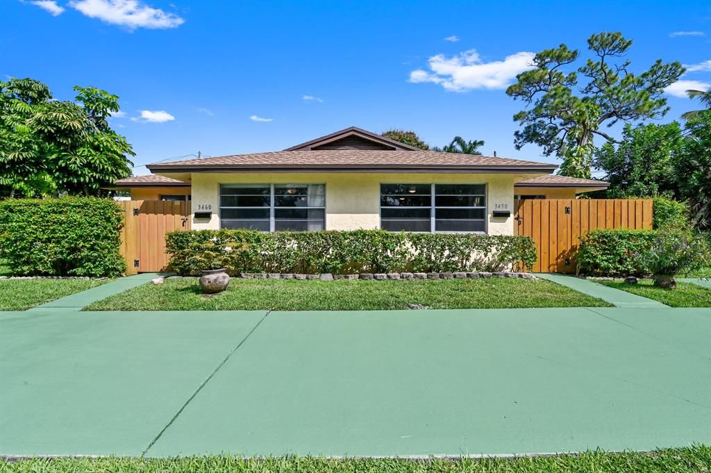 Photo of 3460 NE 13th Avenue, Oakland Park, FL 33334 (MLS # R10848227)