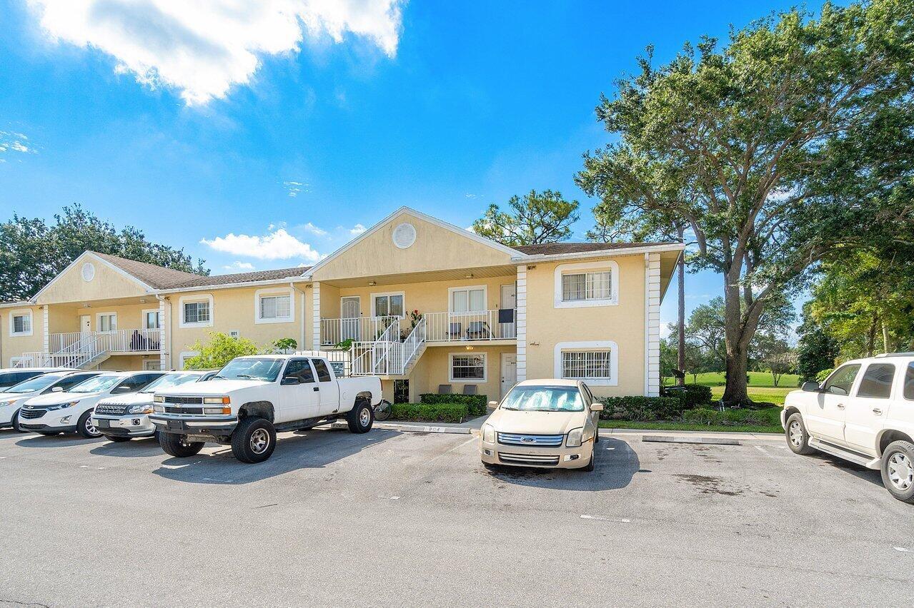 View photos, virtual tours, details... 804 PALM BEACH TRACE Drive