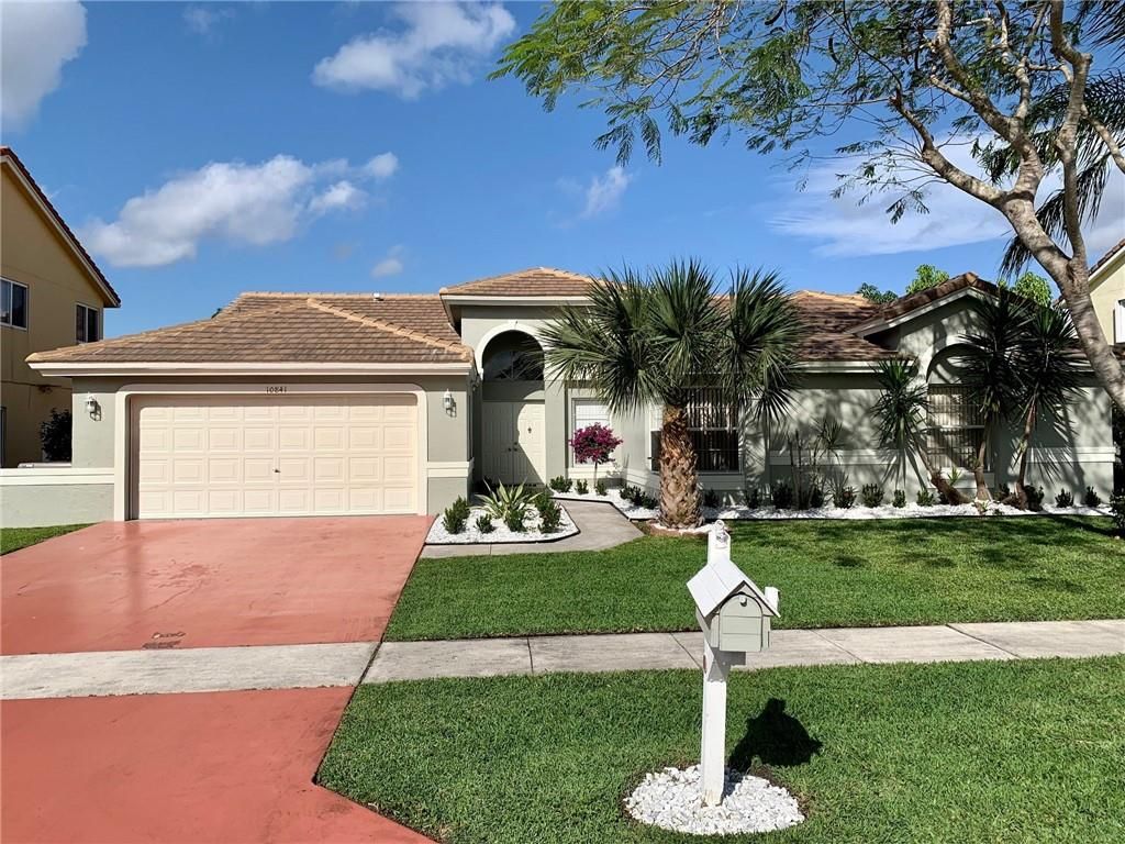 Photo of 10841 Fox Glen Drive, Boca Raton, FL 33428 (MLS # F10457868)