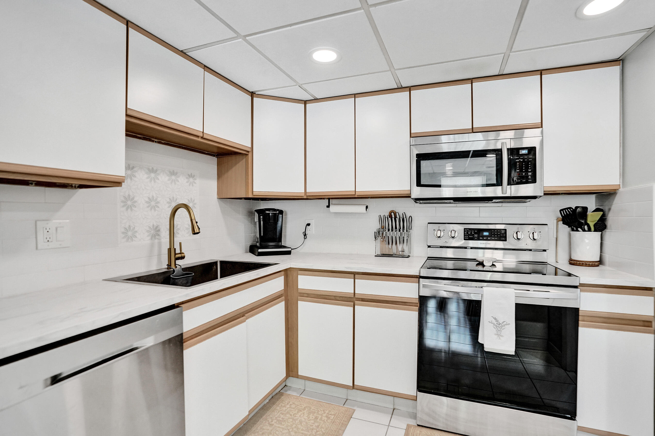 NO 14 PALM-AIRE COUNTRY CLUB - Residential