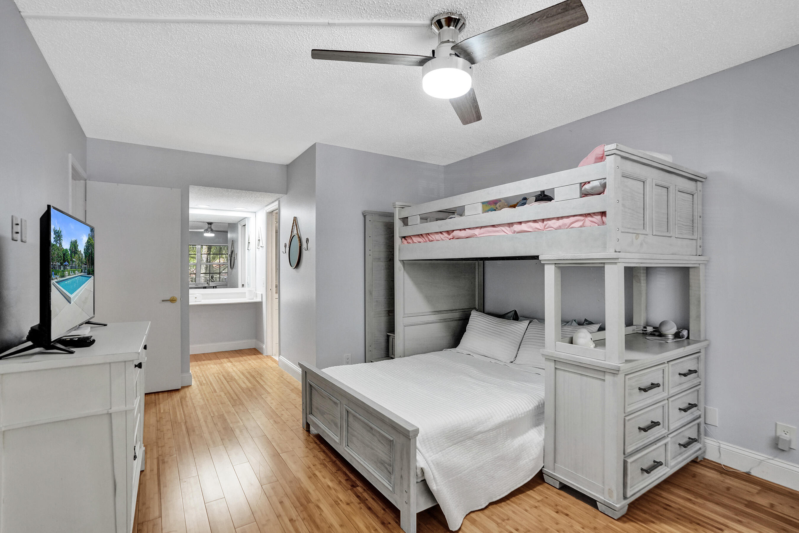 4200 Oaks Terrace 203