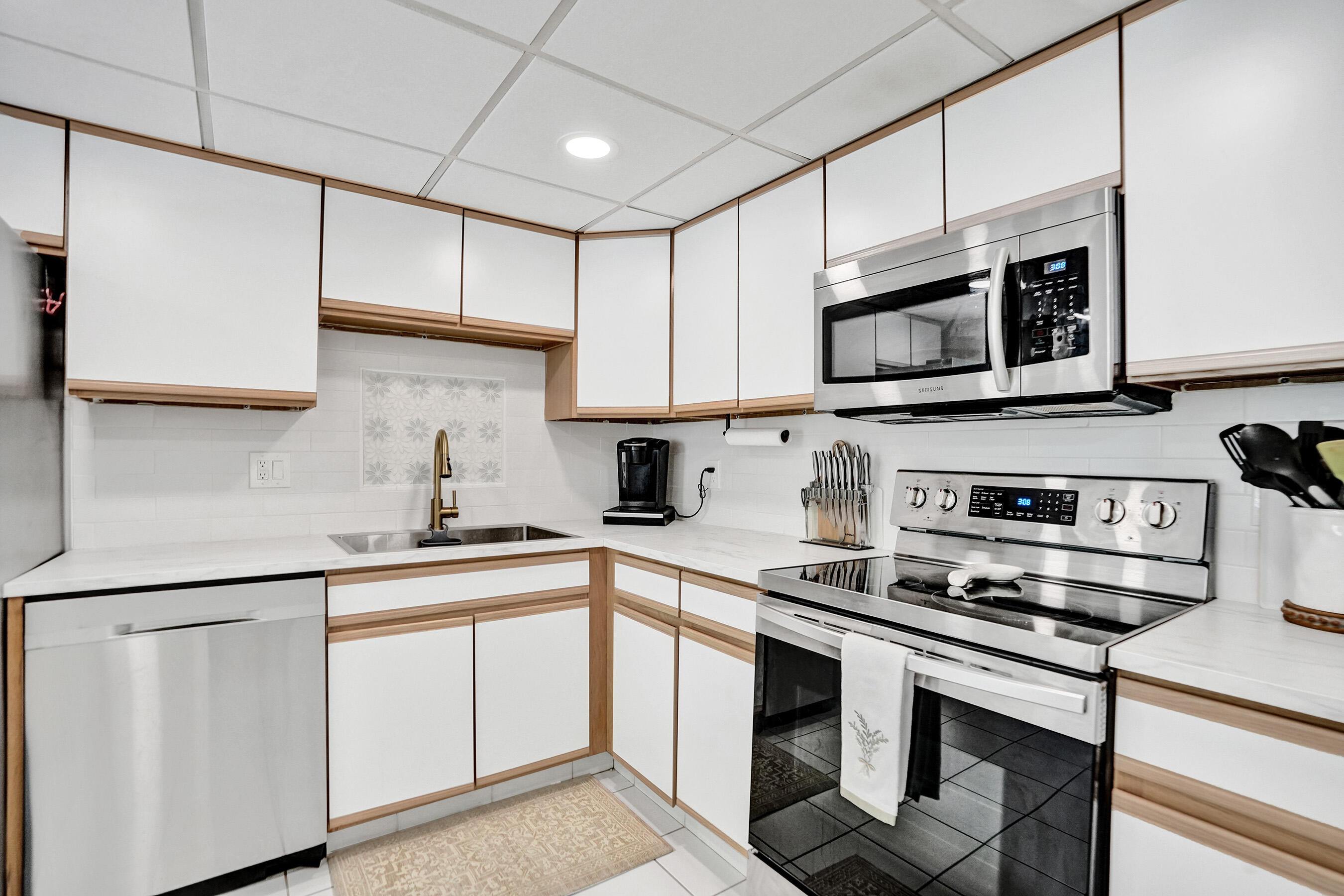 NO 14 PALM-AIRE COUNTRY CLUB - Residential