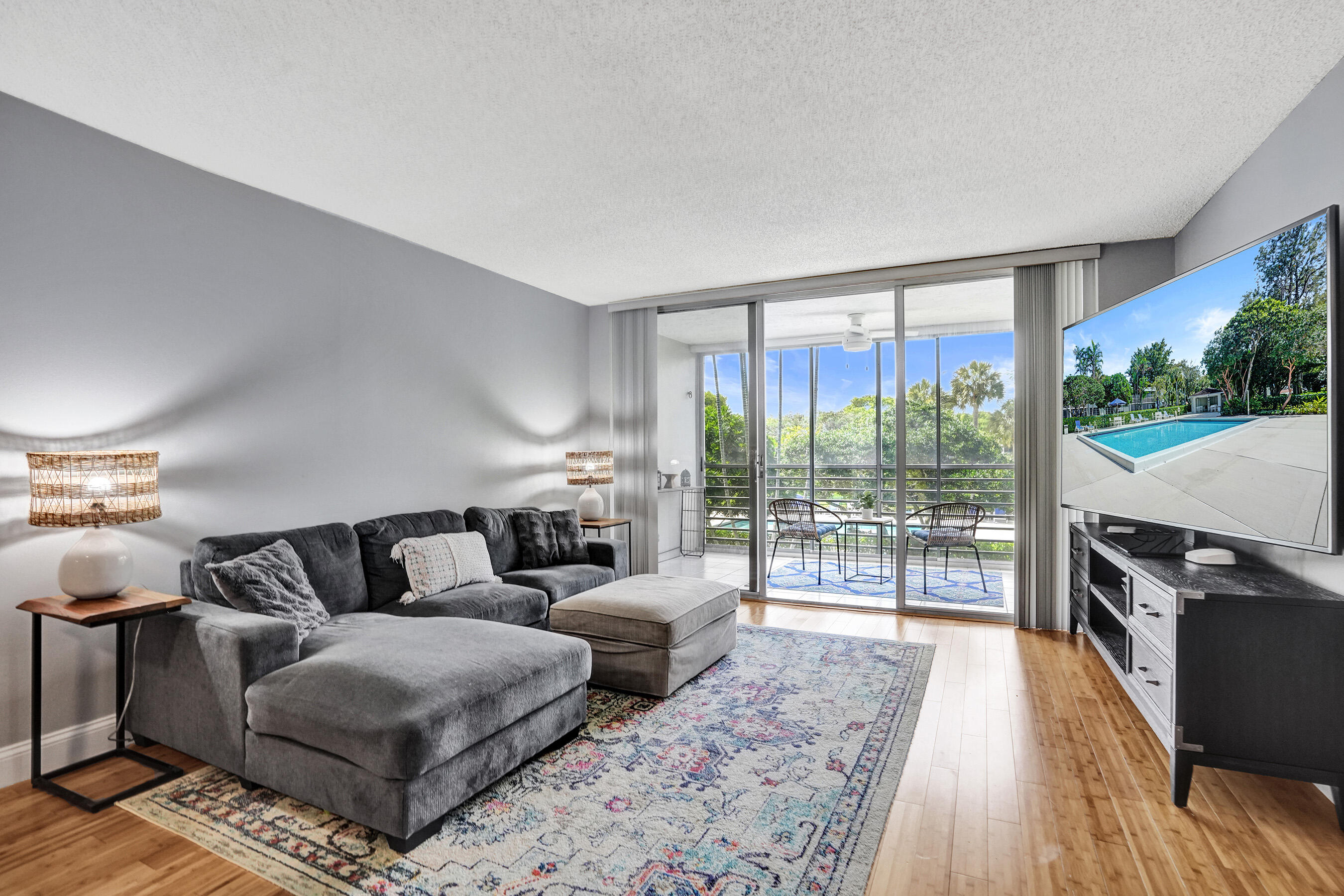 4200 Oaks Terrace 203