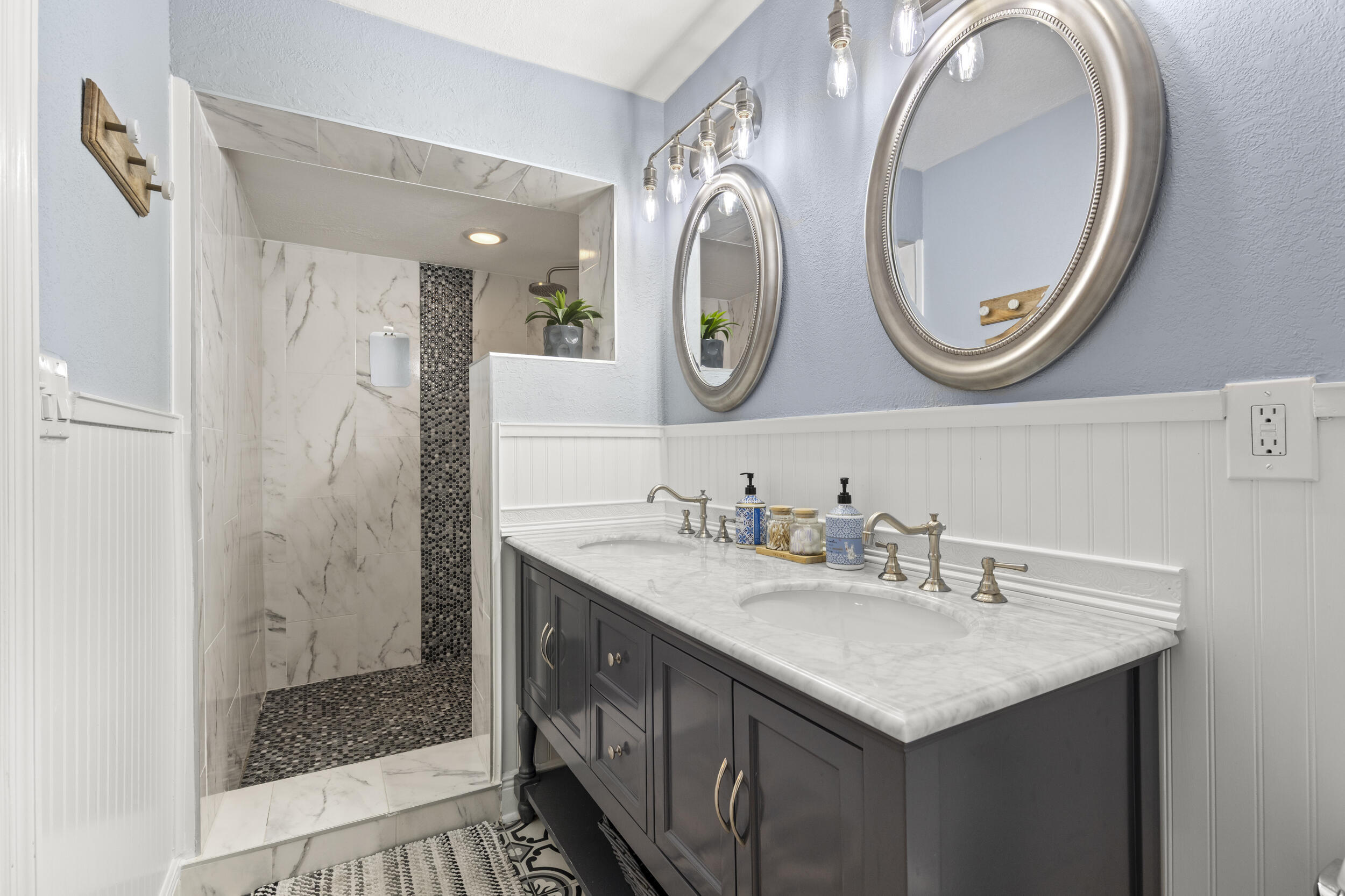 RIDGE CREST - Residential