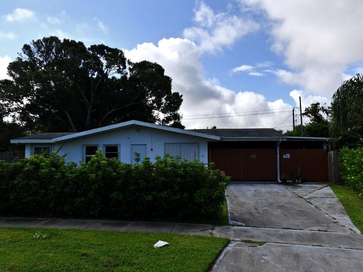 Live Real Estate Auction! Sat September 27 at 10am. Preview 30 minutes prior to sale. 10% due at time of sale. Must have a 5,000 cashier's check and a blank personal check in order to bid. Guaranteed free and clear title. Suggested opening bid 79,000.