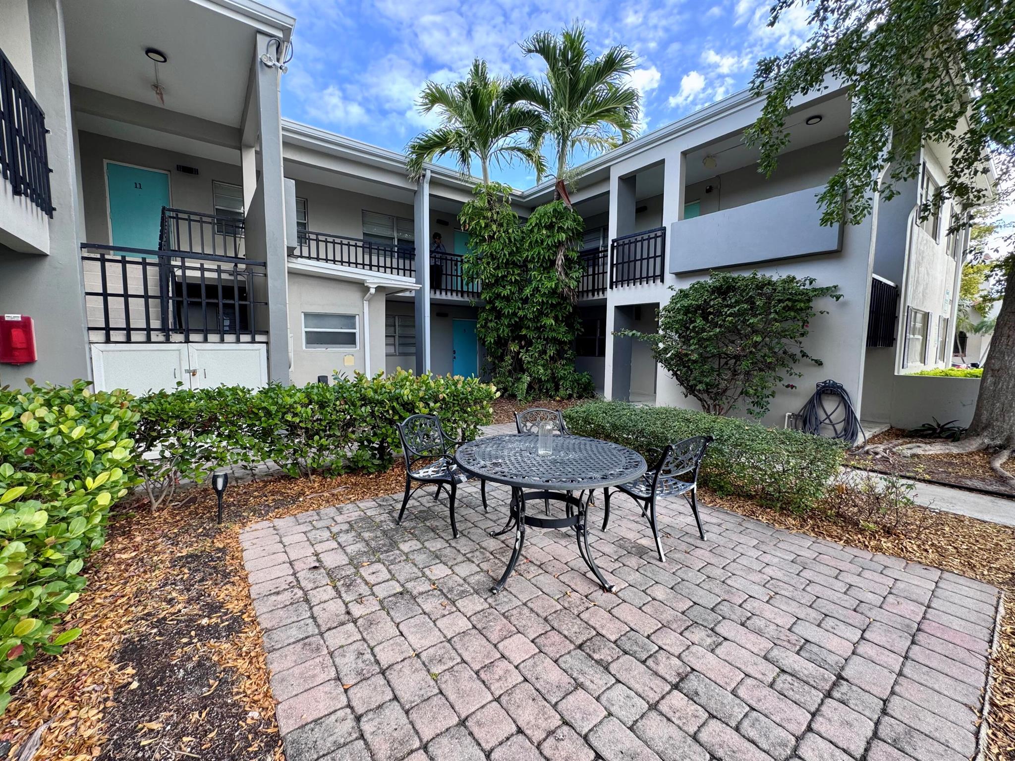 FIRST MONTH FREE - Charming 1 bed, 1 bath apartment in the heart of Lake Worth Beach, just steps from groceries, banks, and pharmacy. Enjoy the convenience of a first-floor unit with access to a common BBQ area and on-site laundry featuring online payment. Fully furnished and move-in ready, this cozy space offers comfort and ease in a prime location, perfect for enjoying nearby amenities.