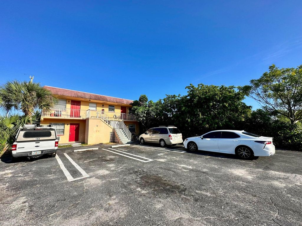 Photo of 1417 N Federal Highway #3, Lake Worth Beach, FL 33460 (MLS # R10995648)