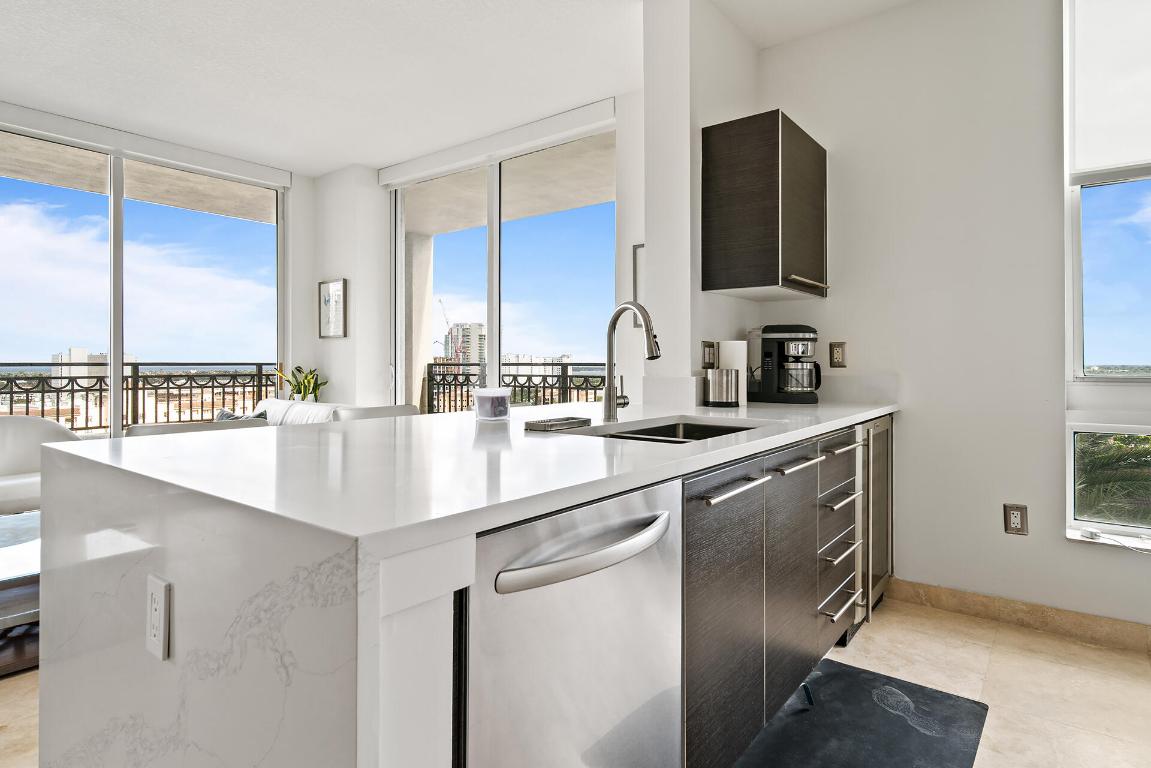 CITYPLACE SOUTH TOWER CONDO - Residential