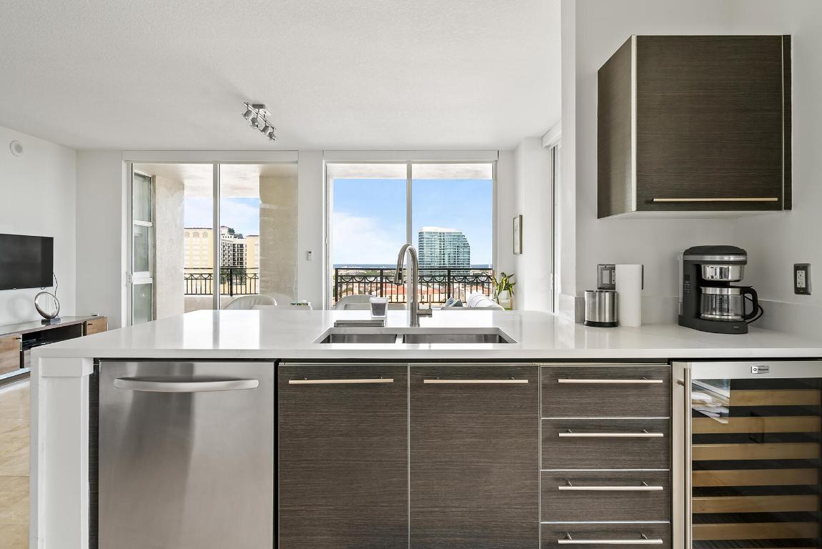 CITYPLACE SOUTH TOWER CONDO - Residential