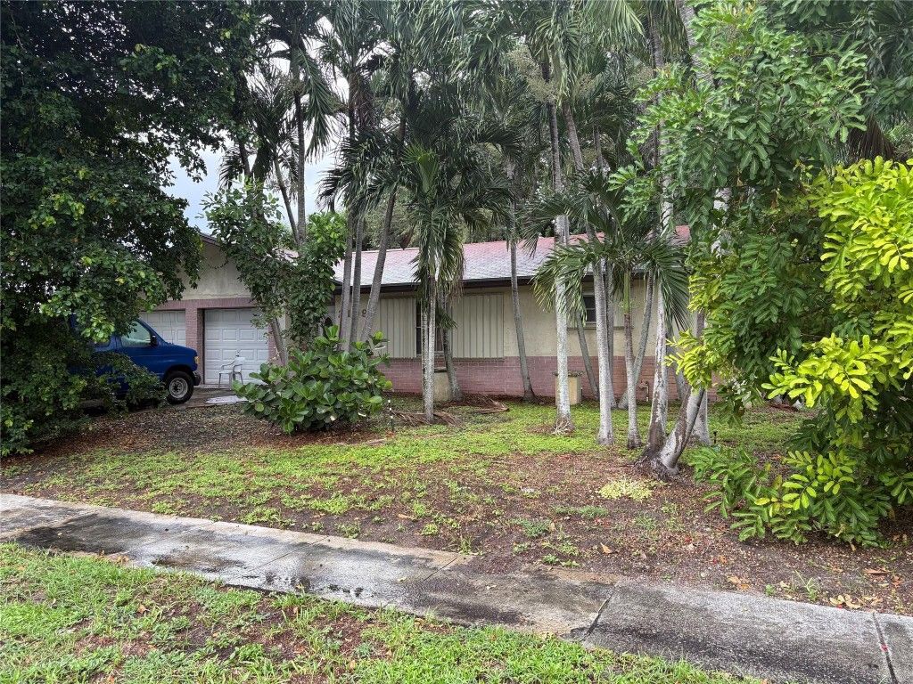 Photo of 2109 Pinehurst Drive, West Palm Beach, FL 33407 (MLS # F10524510)