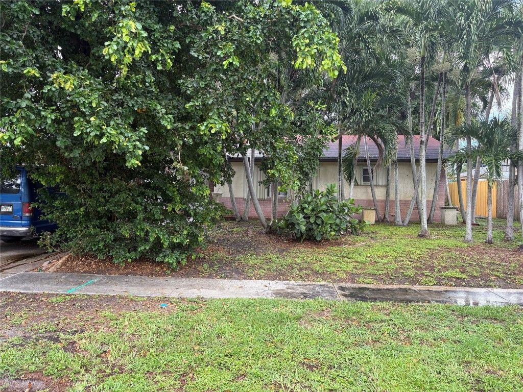 Photo of 2109 Pinehurst Drive, West Palm Beach, FL 33407 (MLS # F10524510)