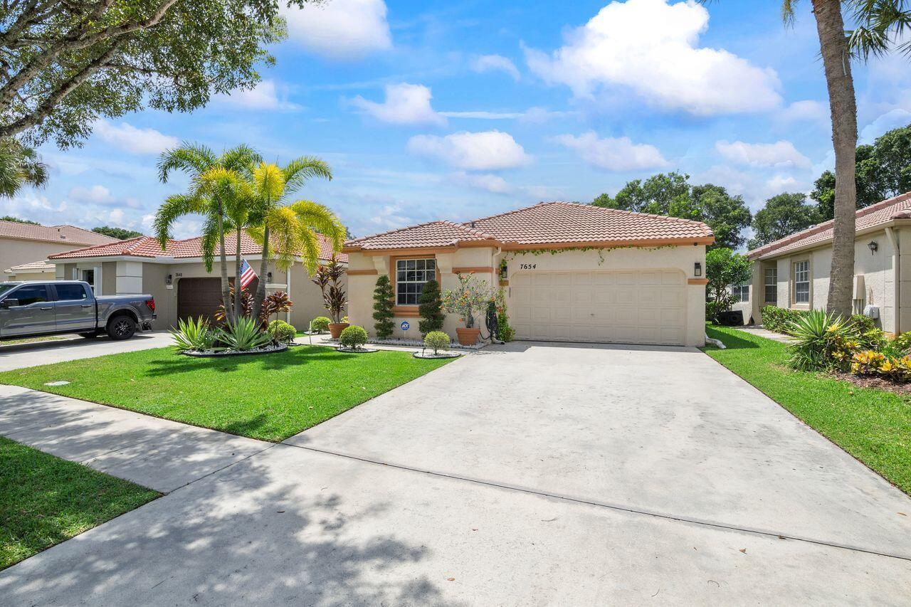 Welcome to this beautifully remodeled and spacious single-family home in the sought-after Smithfarm community! Featuring soaring ceilings, a private patio, and an elegantly designed interior, this home blends style and comfort seamlessly. The inviting driveway with a two-car garage leads you into a home with updated bathrooms, kitchen, bedrooms, and living spaces filled with natural light. The thoughtfully designed floor plan is perfect for everyday living as well as entertaining guests.Enjoy resort-style amenities including a sparkling pool, relaxing jacuzzi, basketball, pickleball, fitness center, bike/jog paths, picnic areas, playground, and scenic sidewalks. Ideally located near the Turnpike, shopping, and top-rated schools.This home truly has it all--schedule your private Showing!