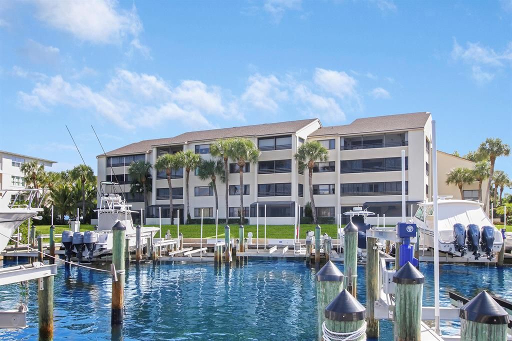 Photo of 522 Oak Harbour Drive Dr, Juno Beach, FL 33408 (MLS # R10752627)