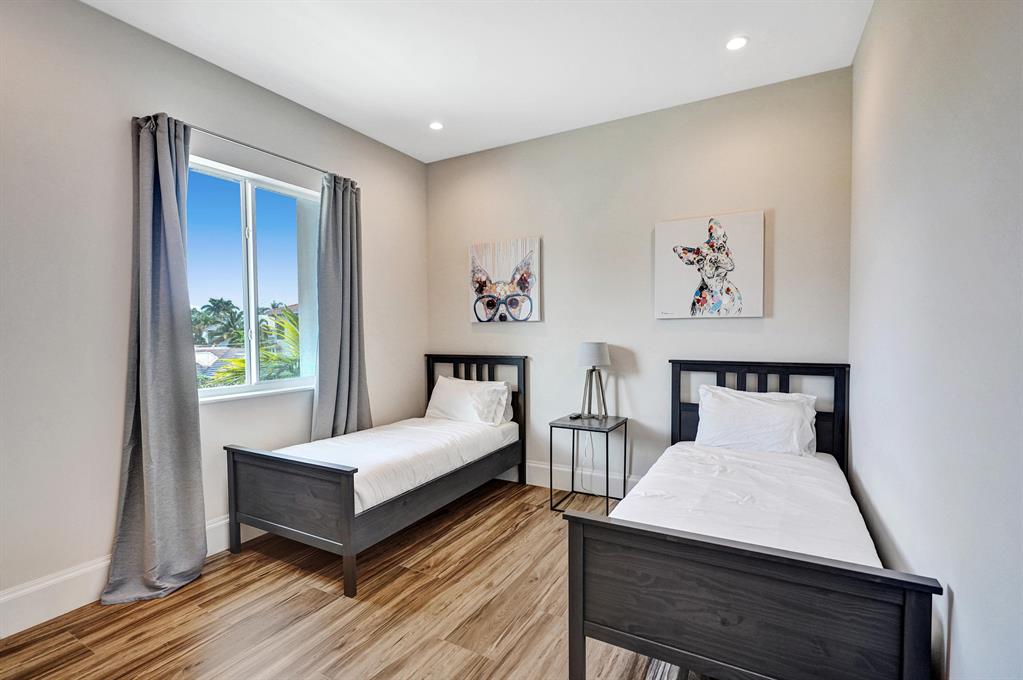 VENETIAN ISLES 1ST SEC - Residential