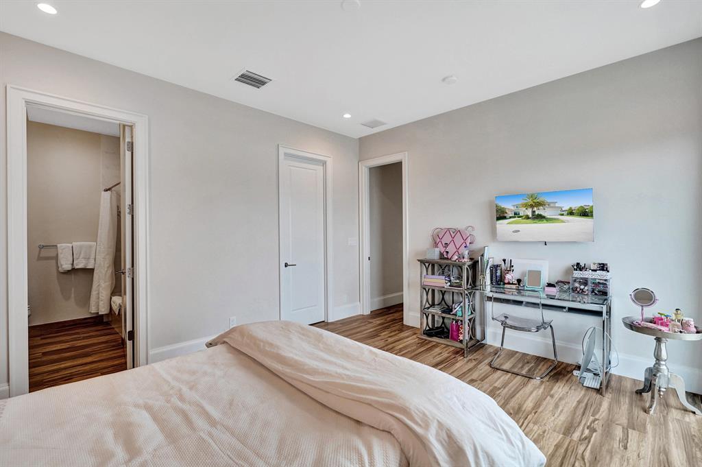 VENETIAN ISLES 1ST SEC - Residential