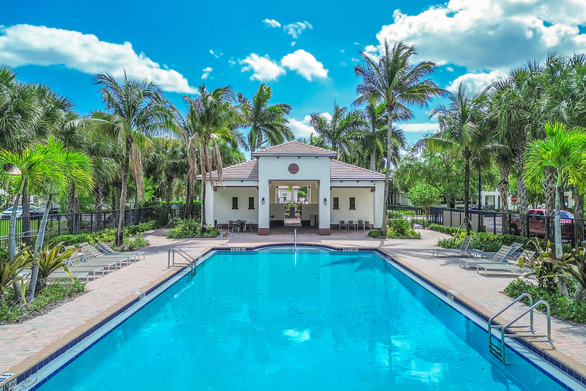 PALOMA LAKES CONDOMINIUM NO 1 - Residential