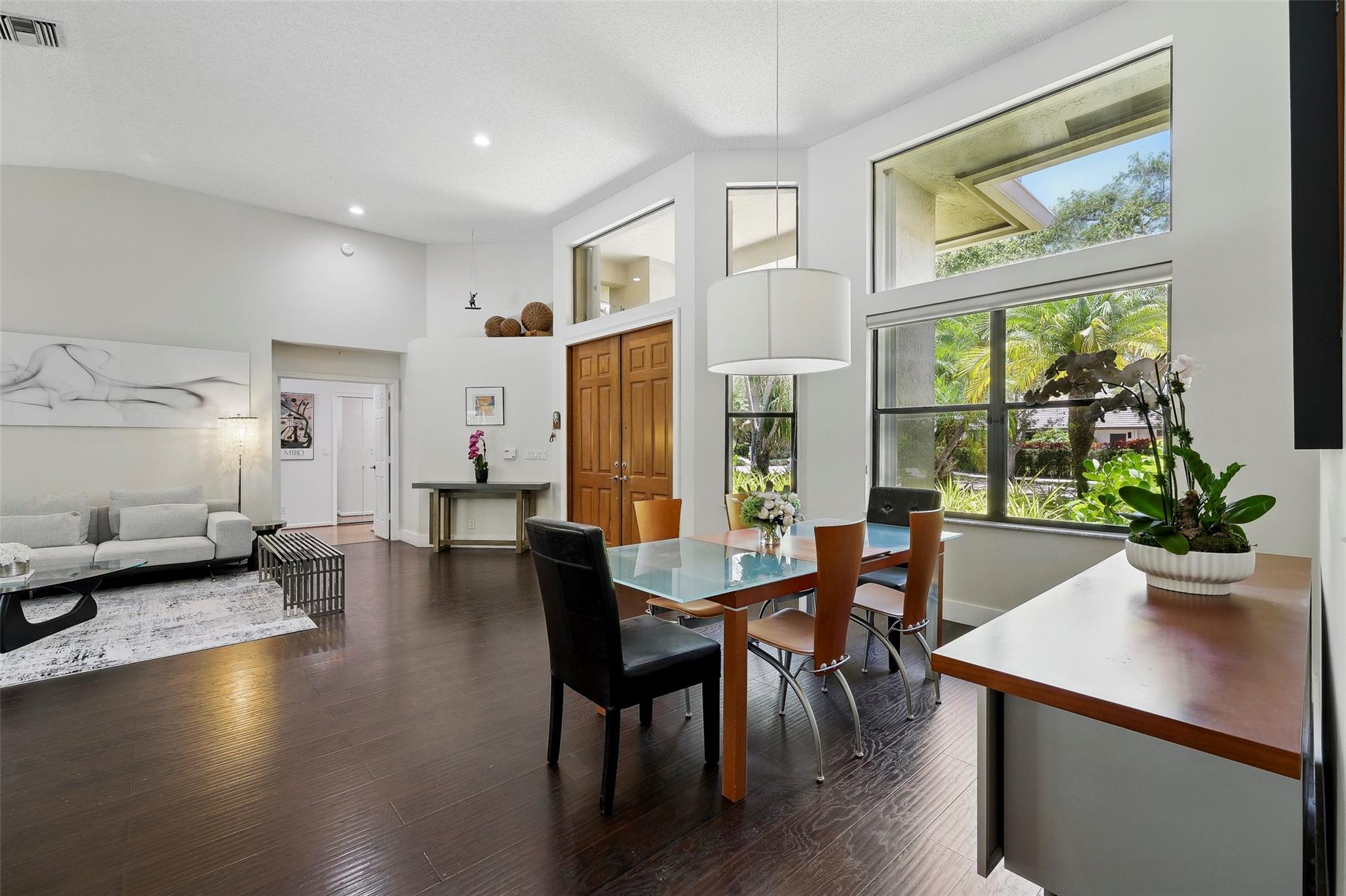 1119 Creekford Dr