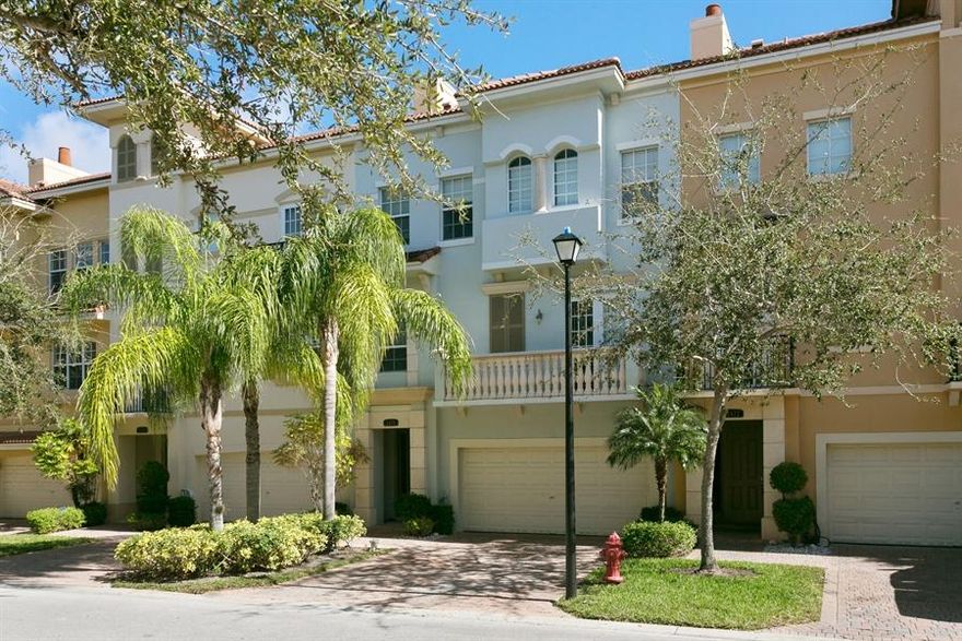 This is a Capri Model, which is the largest unit in Harbour Oaks. Very spacious with over 2300 sq. ft. Clubhouse, pool and exercise room are a few of the amenities. Walking distance to Gardens Mall and Downtown at the Gardens.