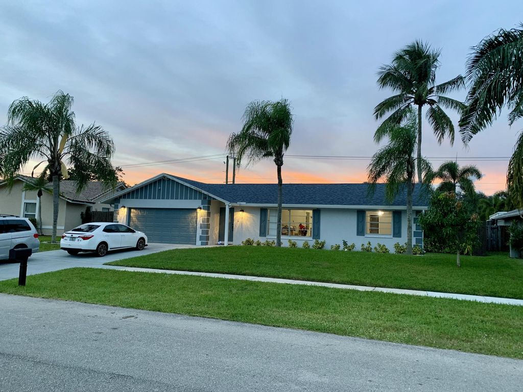 Photo of 1381 Wyndcliff Dr, Wellington, FL 33414 (MLS # B26020573)