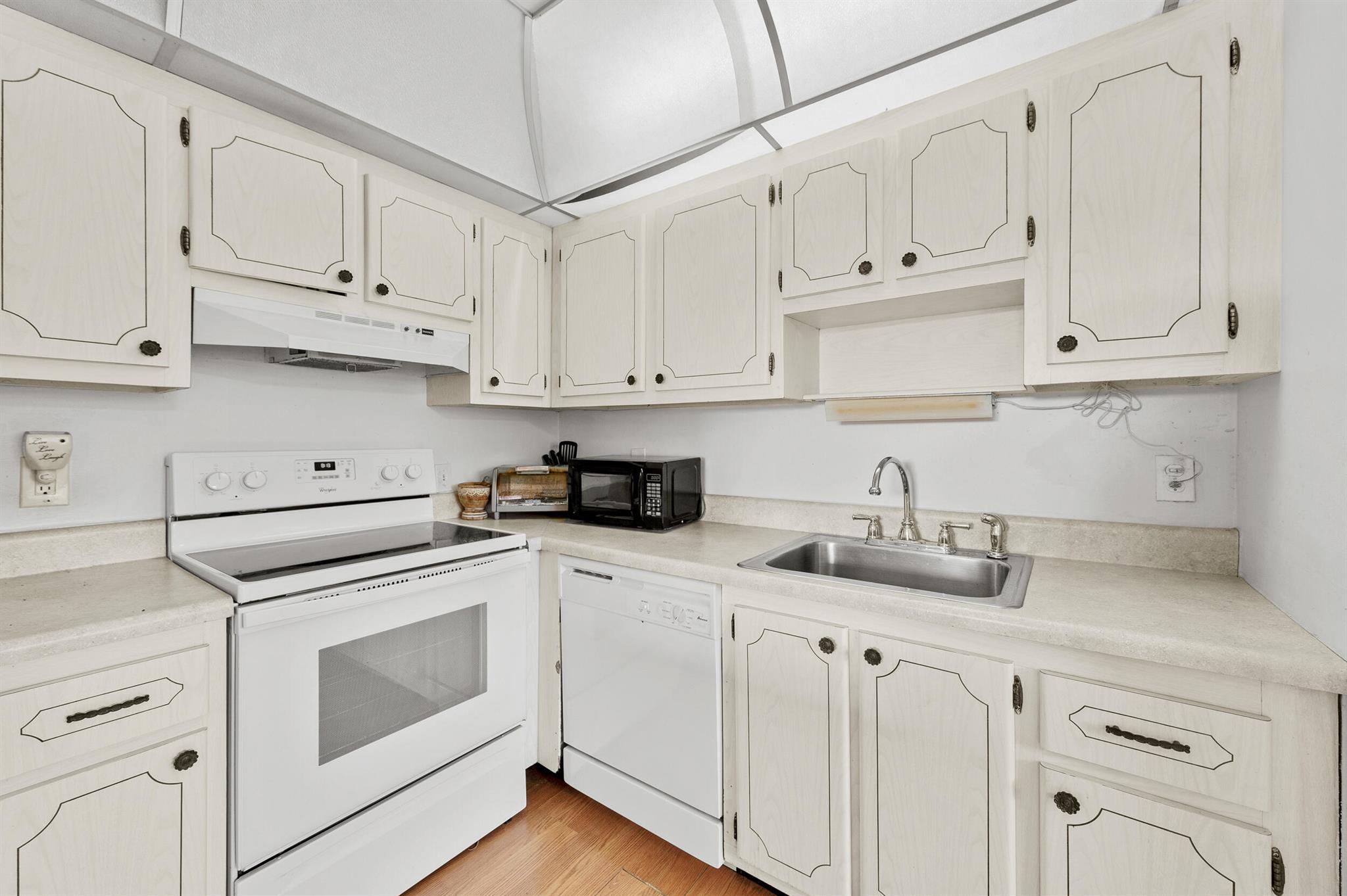 KINGS POINT - Residential