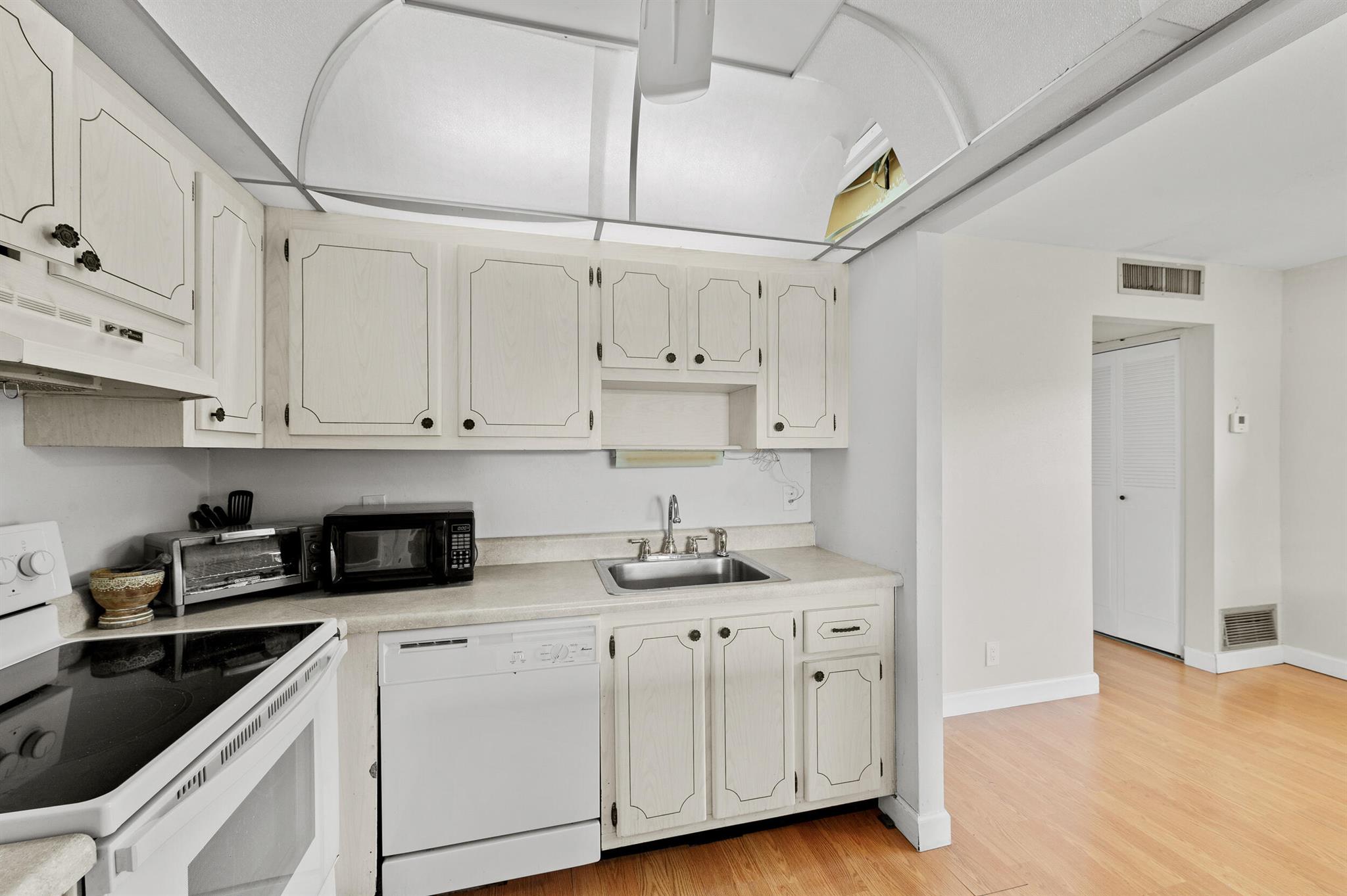 KINGS POINT - Residential