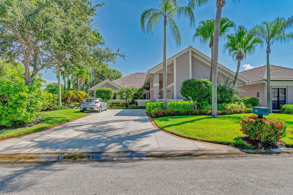 Photo of 156 Coventry Place, Palm Beach Gardens, FL 33418 (MLS # R10829599)