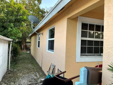 Single Family Residence in Lantana FL 1162 Highview Road 4.jpg