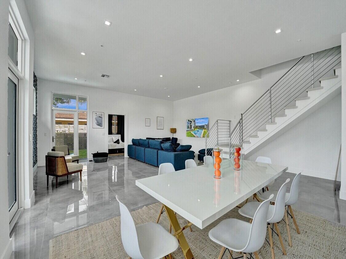 THE ENCLAVE AT LAKE RIDGE - Residential