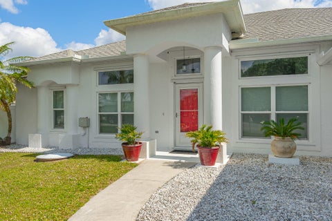 Featured picture for the property R11072898