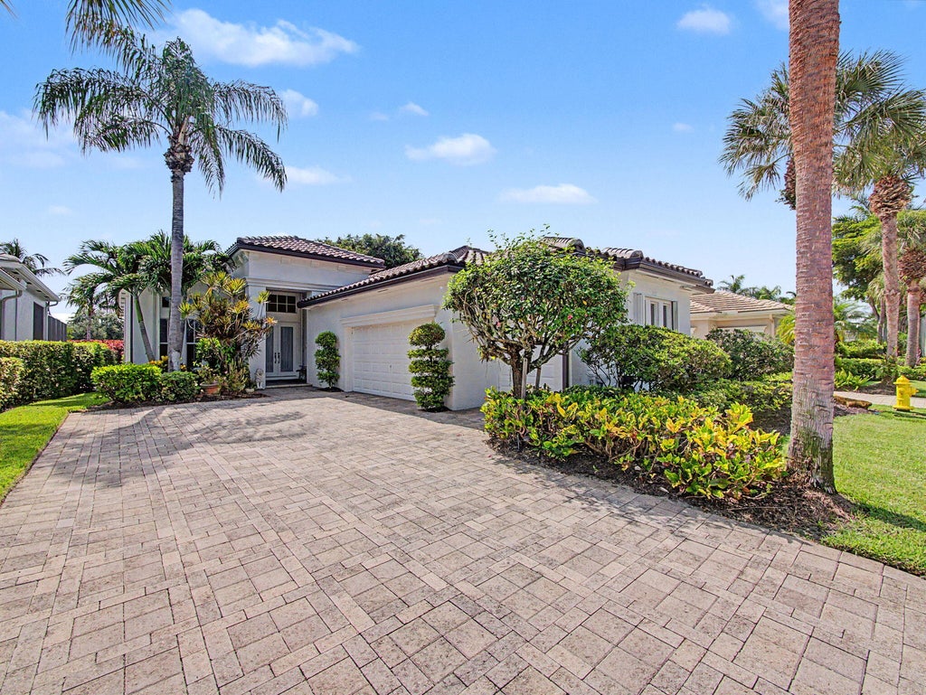 Photo of 121 ORCHID CAY Drive, Palm Beach Gardens, FL 33418 (MLS # B26078492)