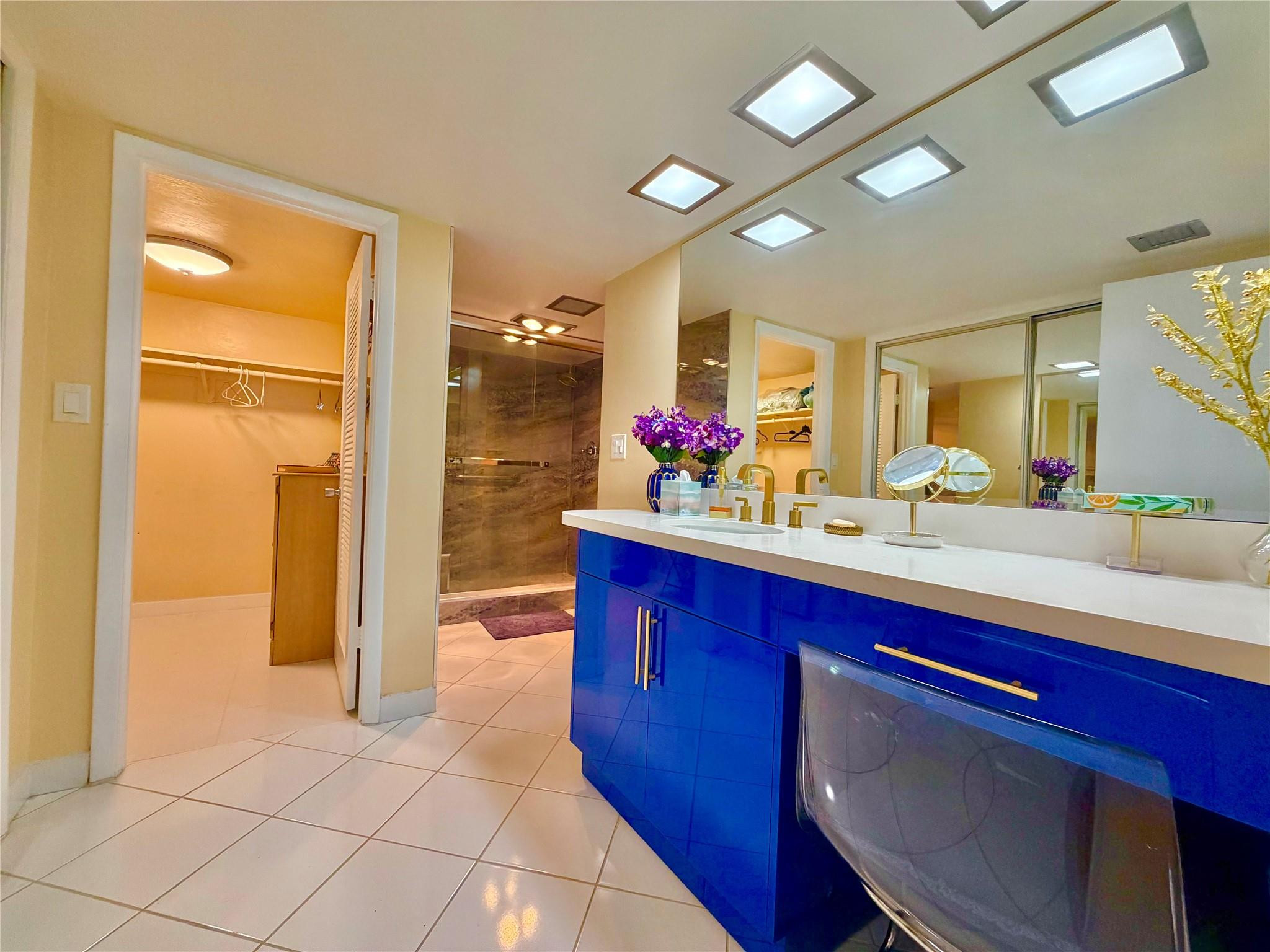 REGENCY TOWER CONDO - Residential