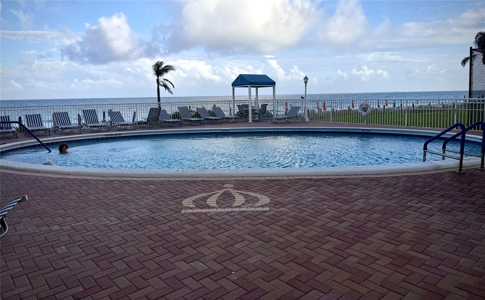 REGENCY TOWER CONDO - Residential