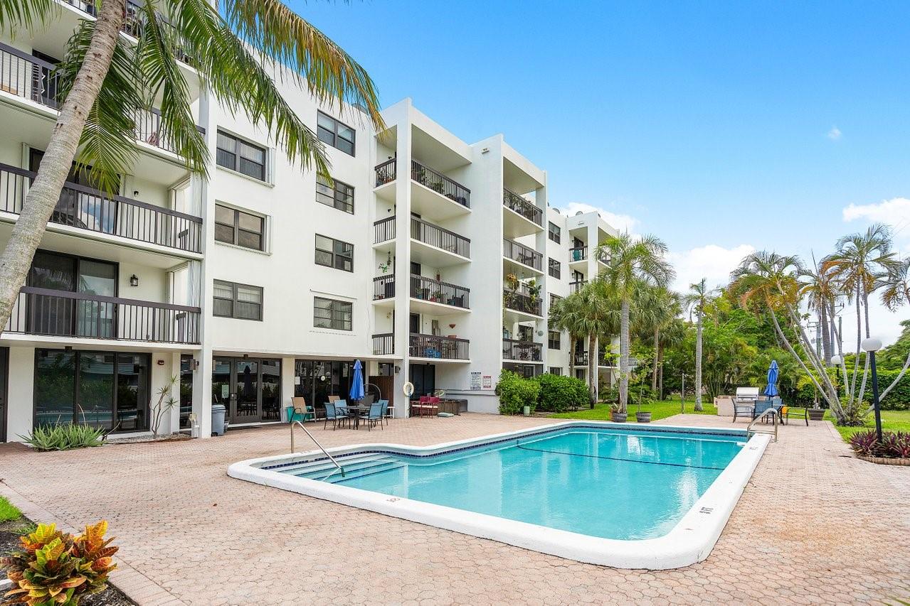 Rarely available 2 bedroom unit for rent in Mariners Way on 14 st causeway. This large 2/2 has space for an eat
in kitchen and dining area, split bedroom floorplan, walk in closet, large balcony overlooking the pool and even
your own full size laundry room. This well maintained boutique building has a gorgeous pool w/ bbq and seating
area, recreation room and a secured lobby. Desirable location is just minutes to the beach, Pompano Golf
Course, Aquatic Center, Boat ramp, Amphitheater, Executive Airport. Groceries, shopping, dining, parks & more.
Enjoy the newly developed Pompano Beach w/ new pier, restaurants, boardwalk and much more!