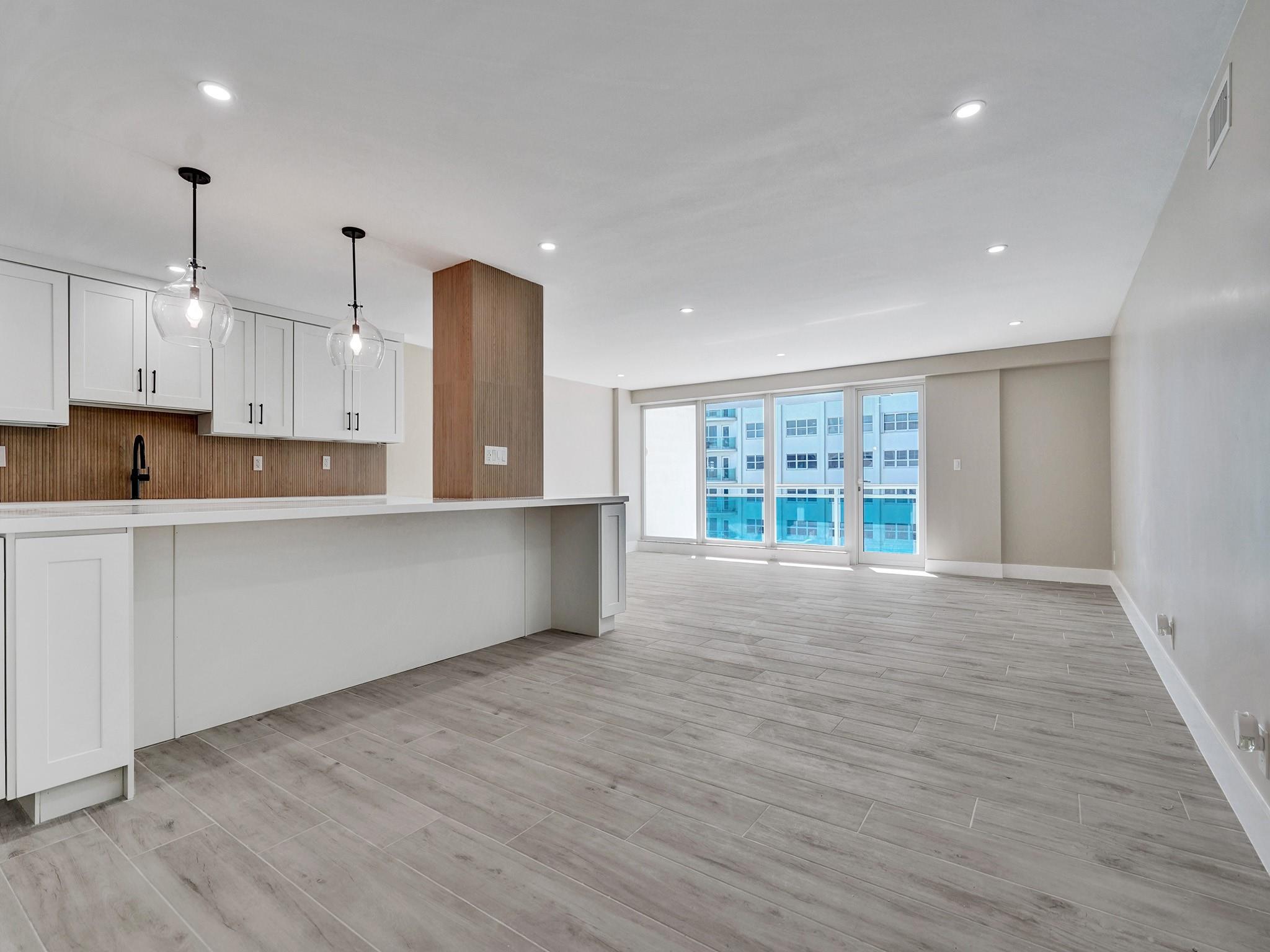 THE COMMODORE - Residential