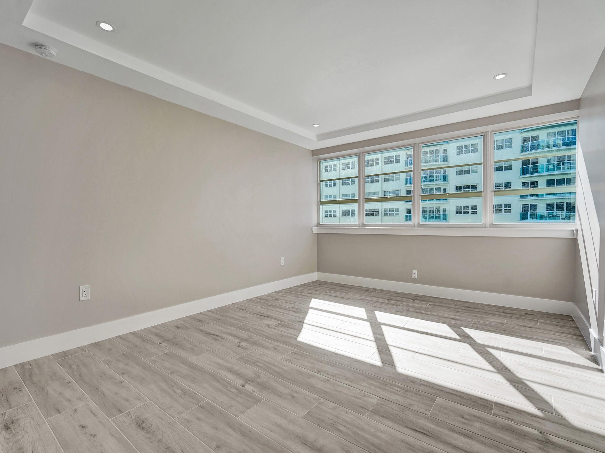 THE COMMODORE - Residential