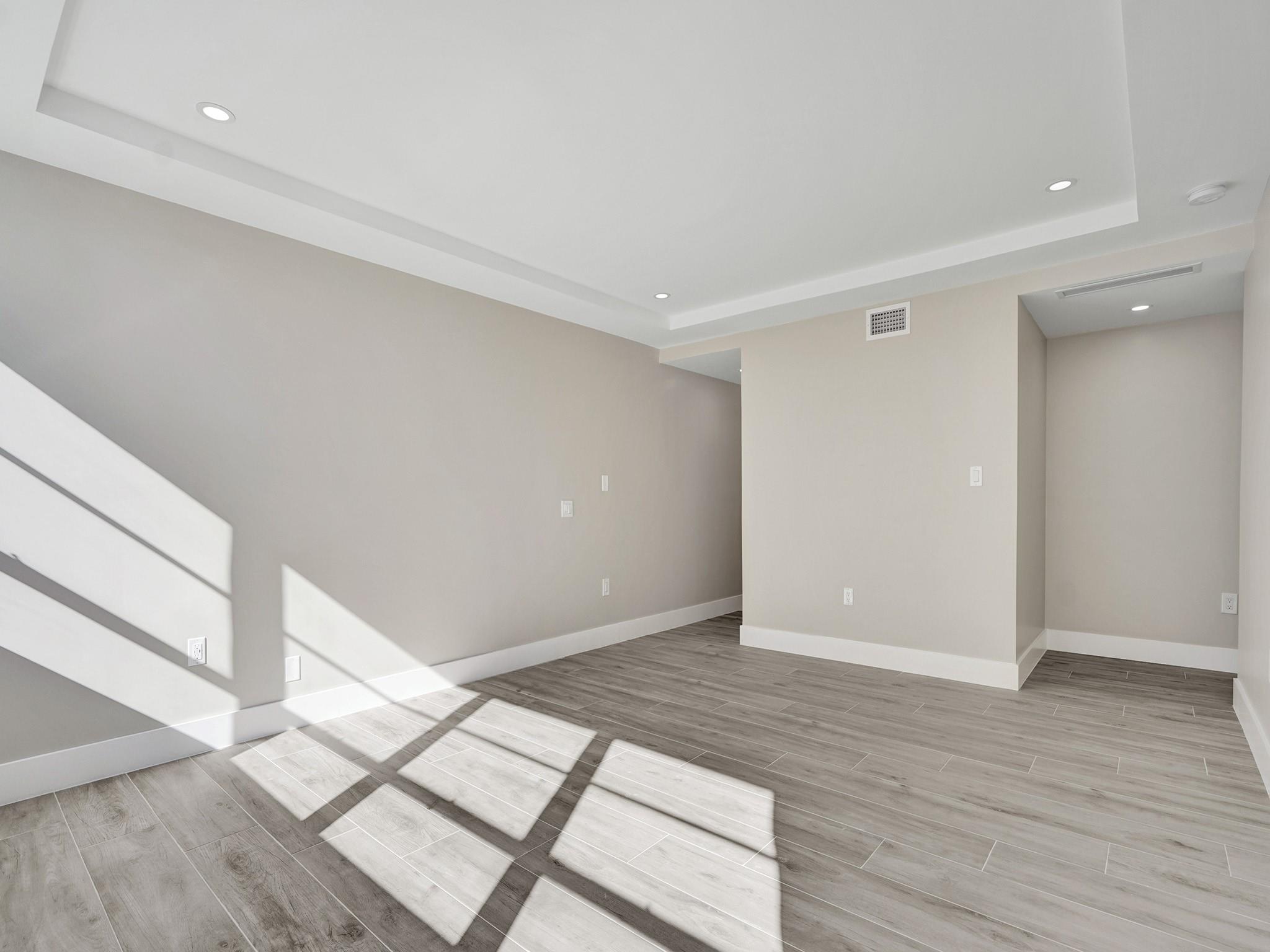 THE COMMODORE - Residential