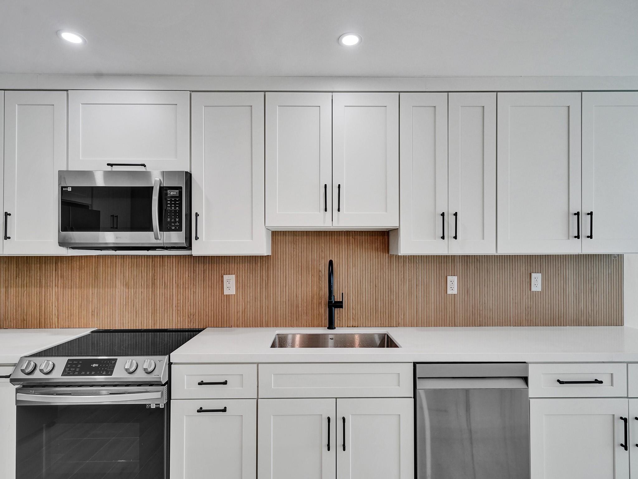 THE COMMODORE - Residential