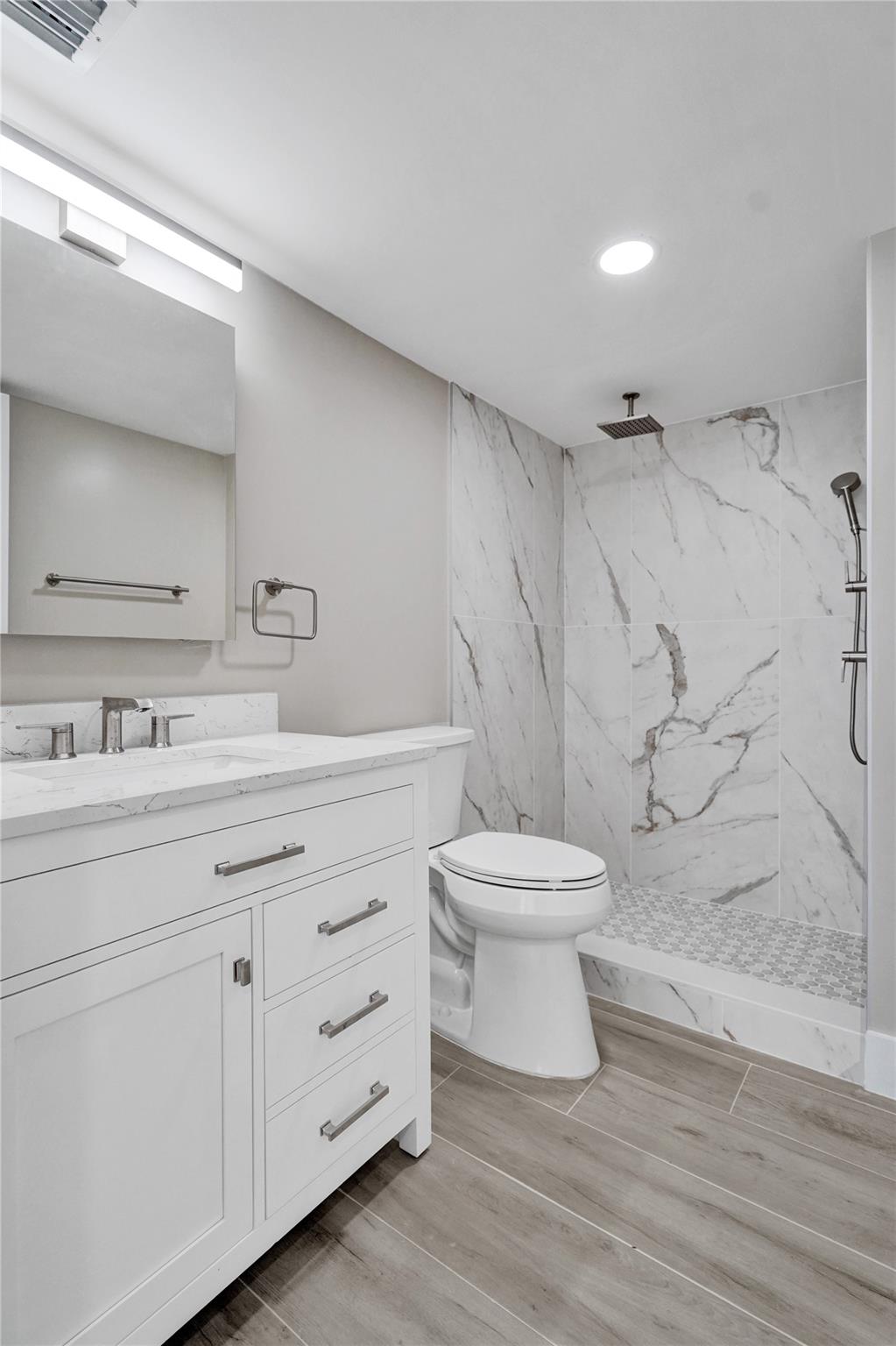 THE COMMODORE - Residential