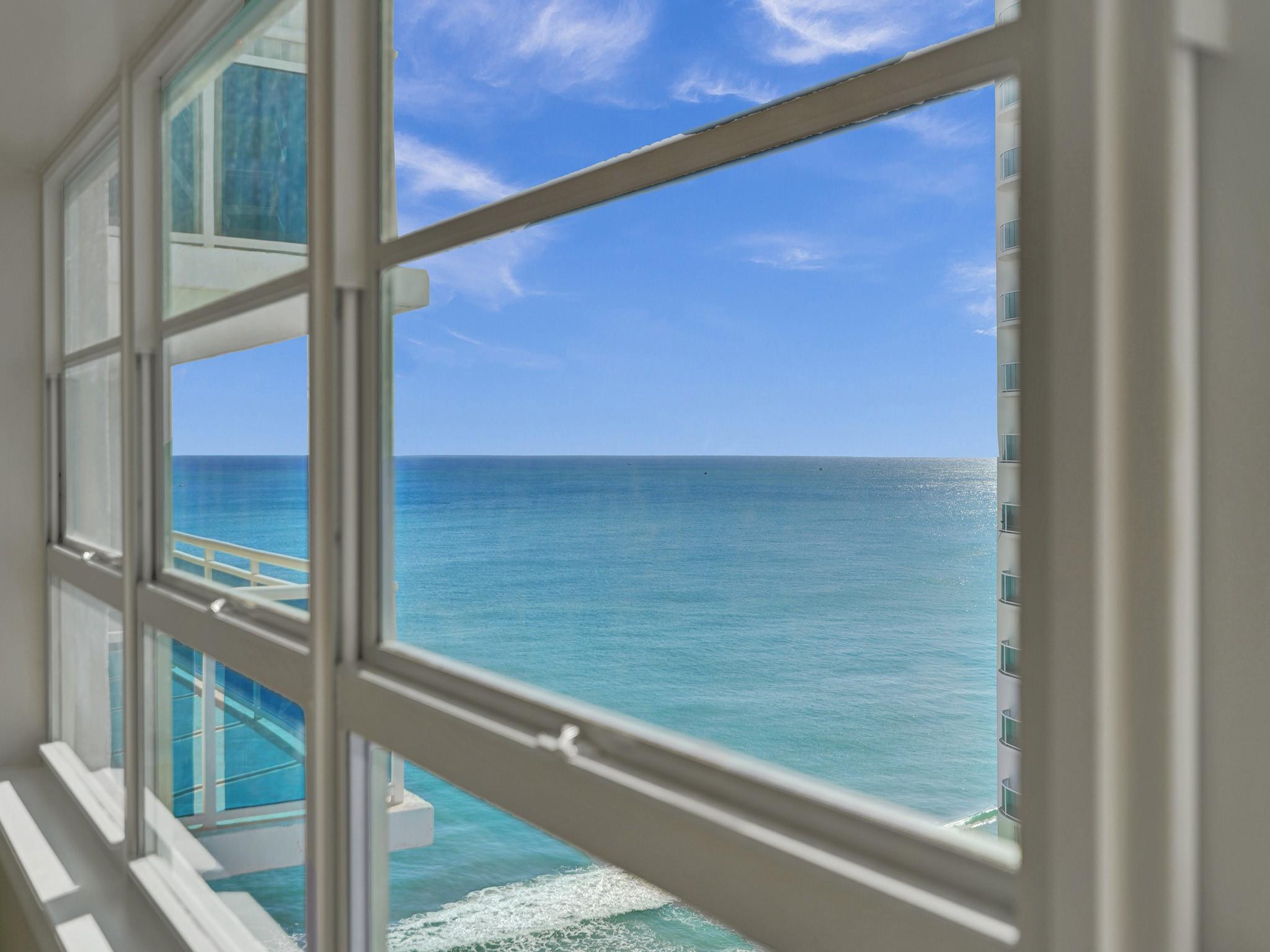 THE COMMODORE - Residential