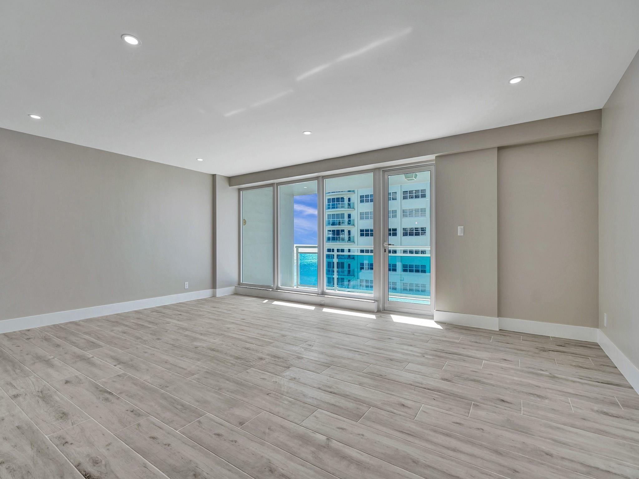 THE COMMODORE - Residential