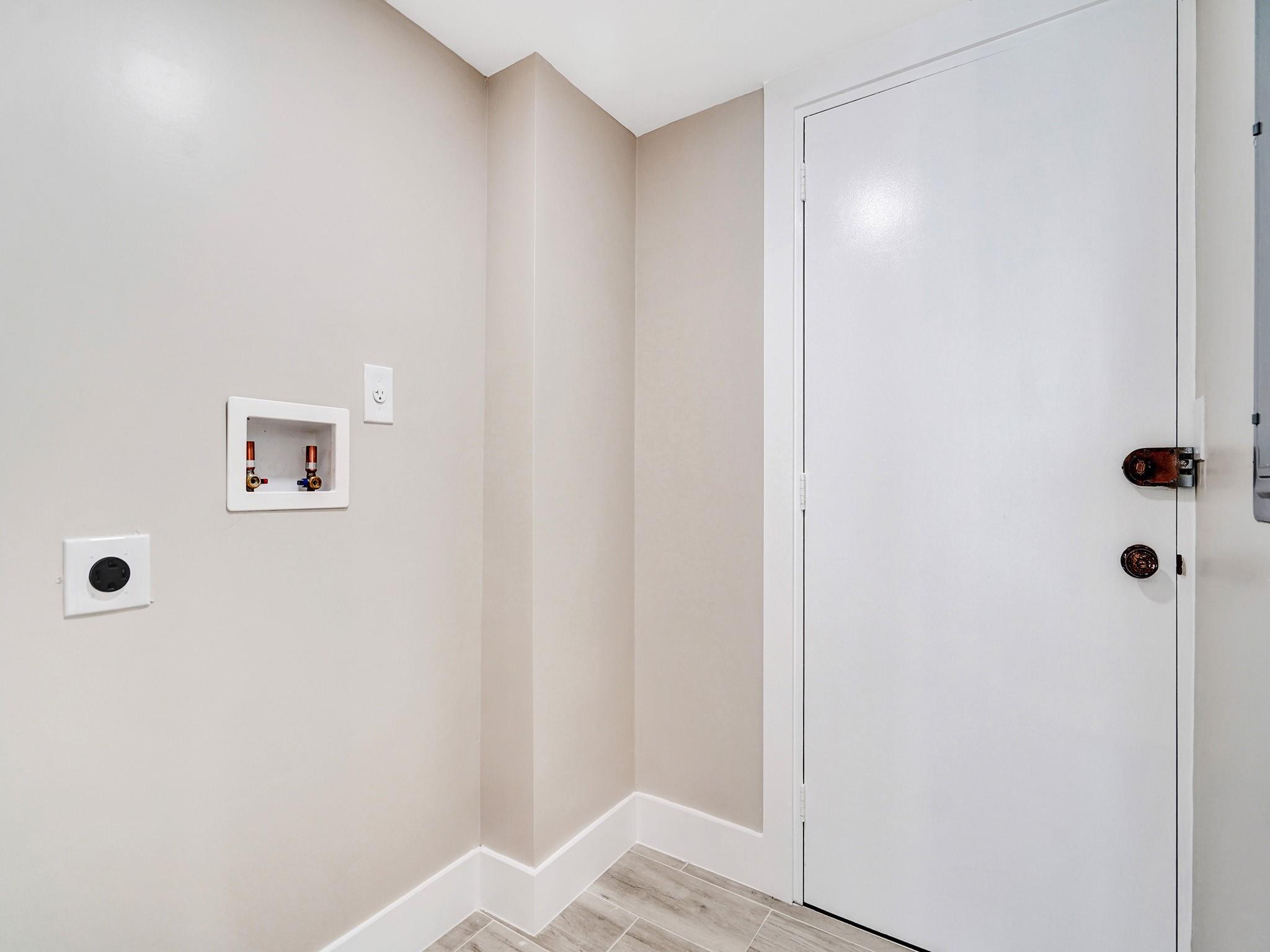 THE COMMODORE - Residential