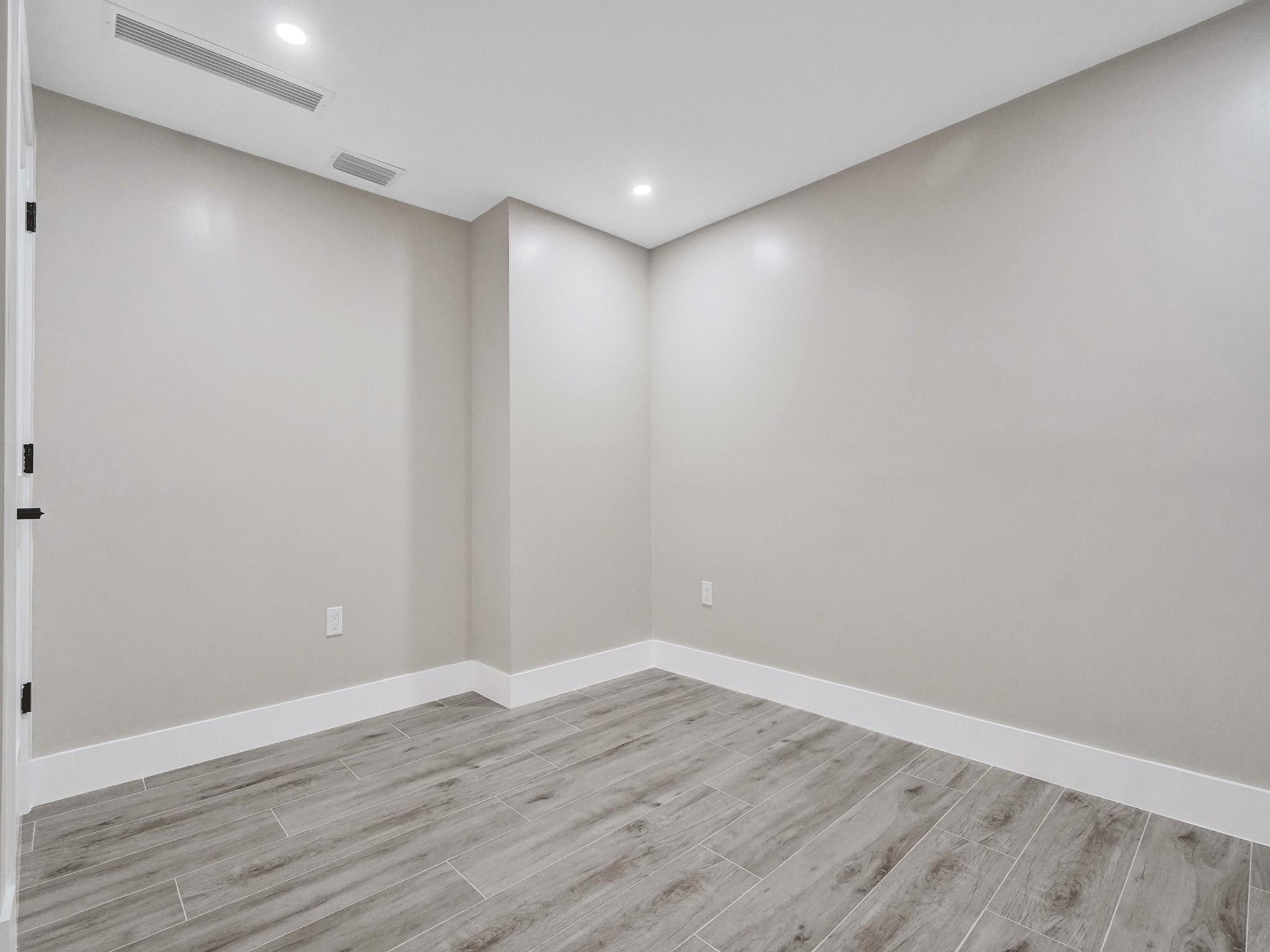 THE COMMODORE - Residential