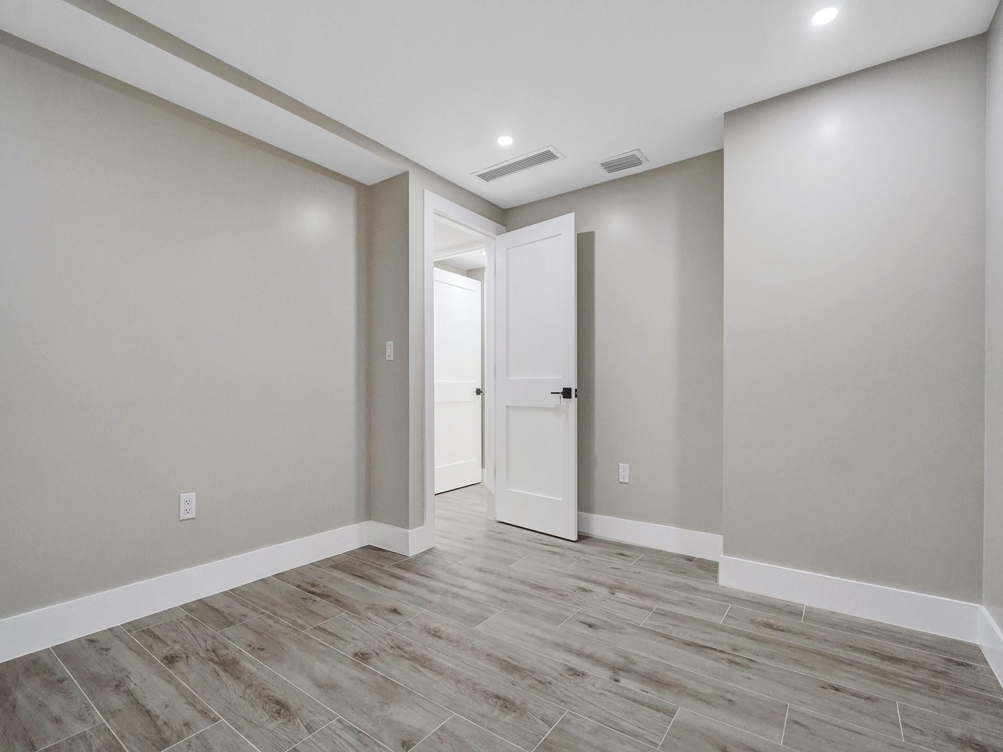 THE COMMODORE - Residential