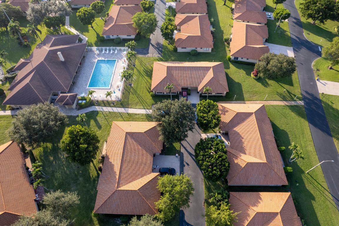 BENT TREE VILLAS WEST COND DECL FILED 3-13-80 - Residential