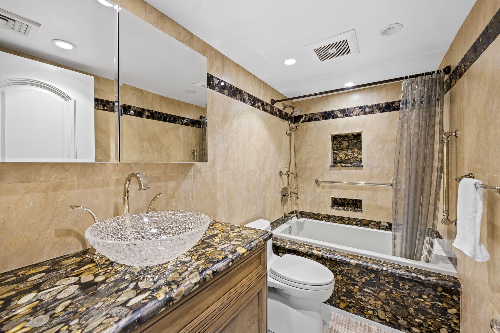 VILLA MAGNA CONDO - Residential