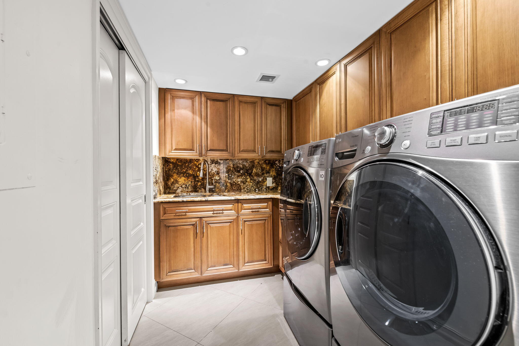 VILLA MAGNA CONDO - Residential