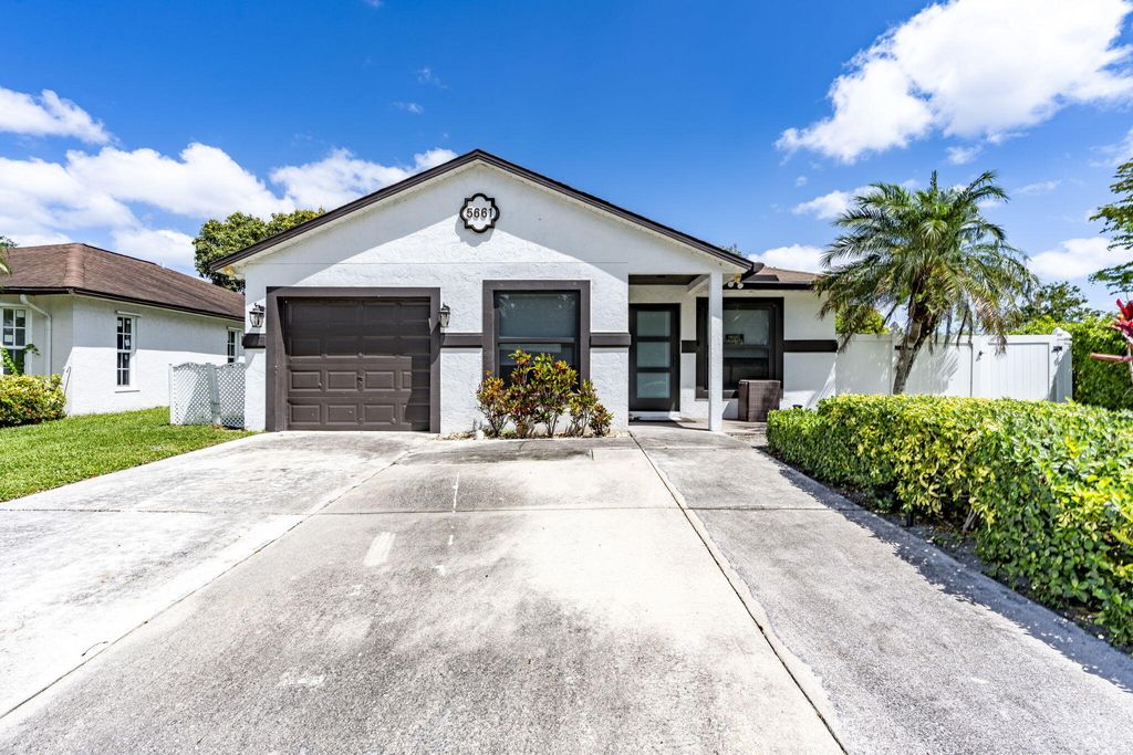 Photo of 5661 Boynton Bay Circle, Boynton Beach, FL 33437 (MLS # B26015494)