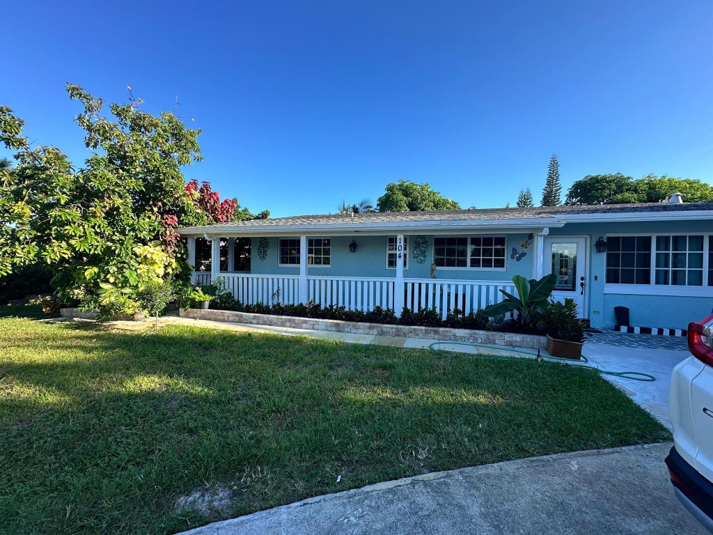 Photo of 104 NE 16th Avenue, Boynton Beach, FL 33435 (MLS # R11135020)
