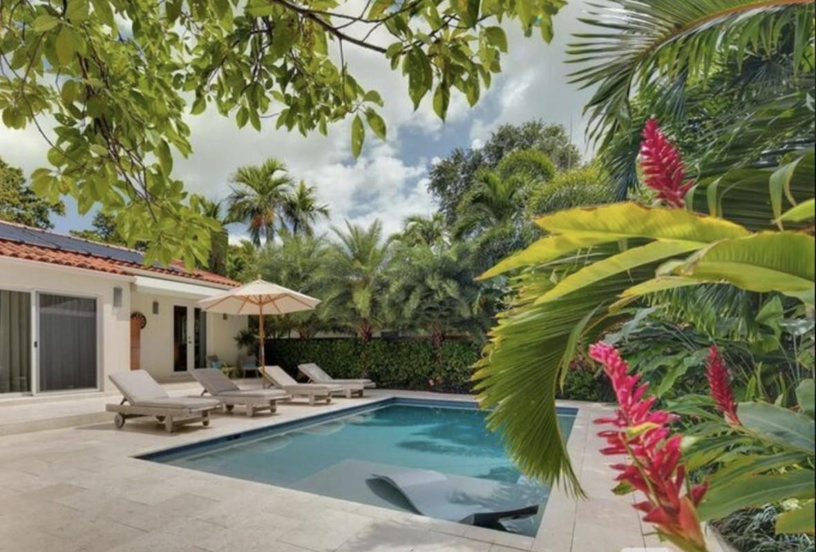 Bayshore Plaza Unit 02 - Residential Lease